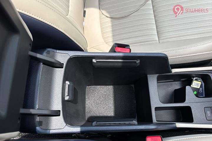 KIA Carens Clavis Center Console/Centre Console Storage