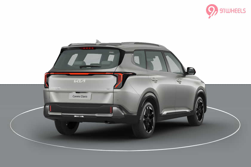 KIA Carens Clavis Right Rear Three Quarter KIA Carens Clavis Right Rear Three Quarter