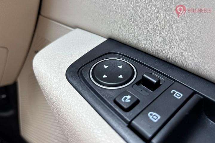 KIA Carens Clavis Outer Rear View Mirror ORVM Controls