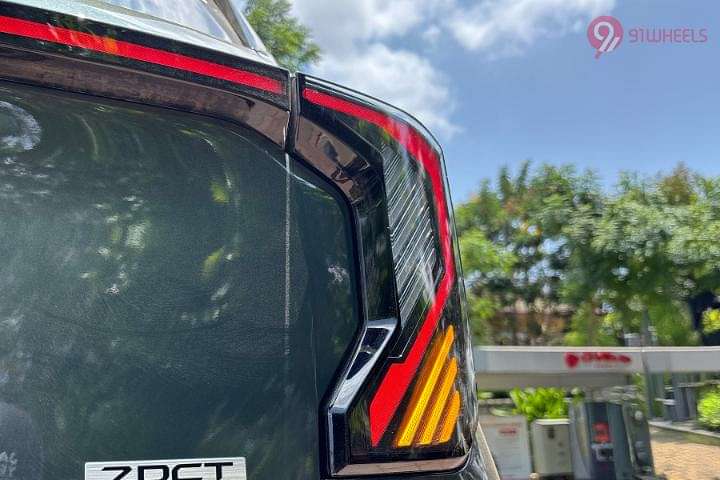 KIA Carens Clavis Rear Signal/Blinker Light