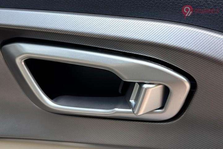 KIA Carens Clavis Rear Door Pad Handle