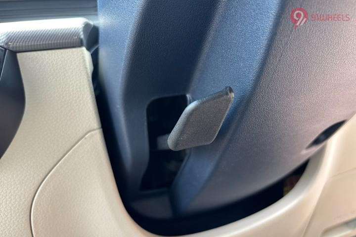 KIA Carens Clavis Steering Adjustment Lever/Controller