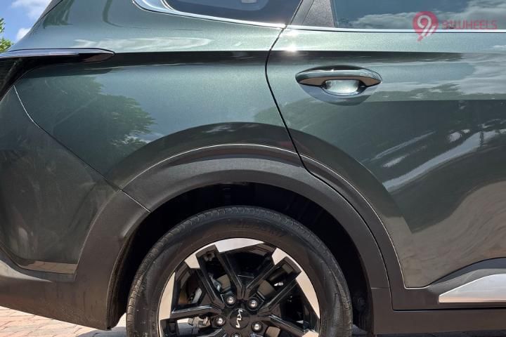KIA Carens Clavis Rear Fender