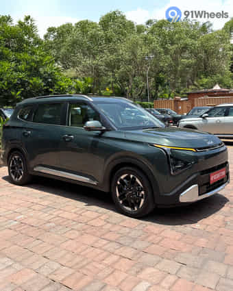 KIA Carens Clavis Right Front Three Quarter KIA Carens Clavis Right Front Three Quarter