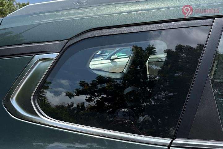 KIA Carens Clavis Rear Quarter Glass