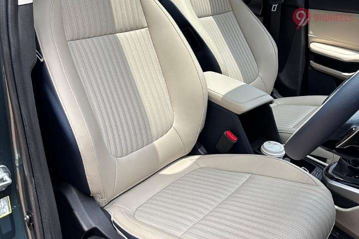 KIA Carens Clavis Front Centre Arm Rest