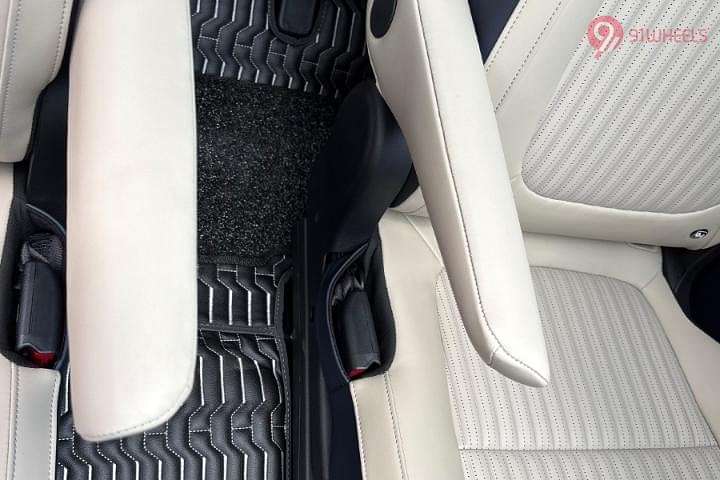 KIA Carens Clavis Rear Row Centre Arm Rest
