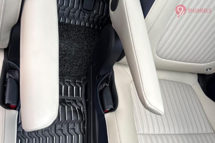 KIA Carens Clavis Rear Row Centre Arm Rest