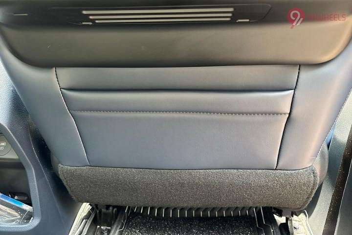 KIA Carens Clavis Front Seat Back Pockets