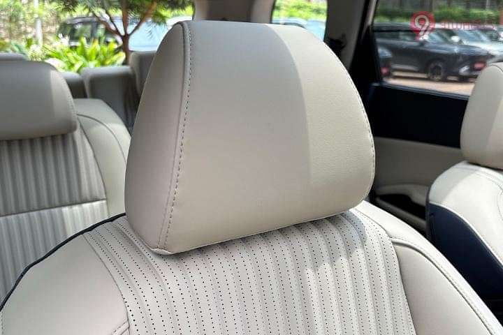KIA Carens Clavis Front Seat Headrest