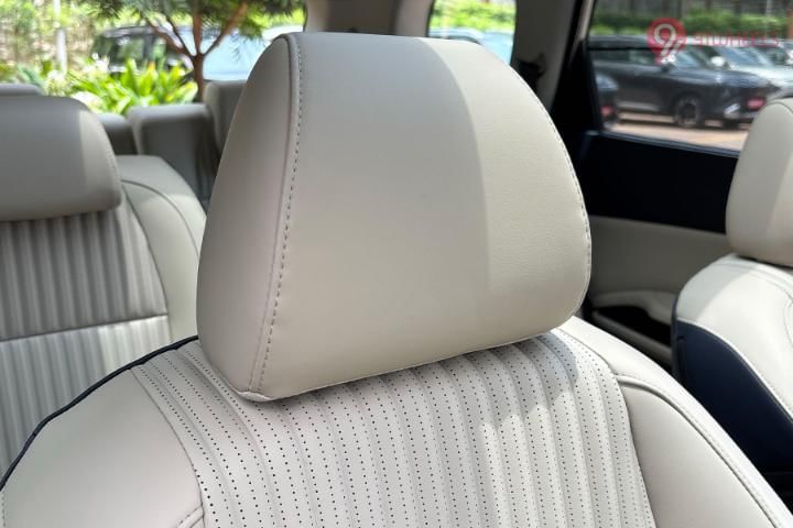 KIA Carens Clavis Front Seat Headrest