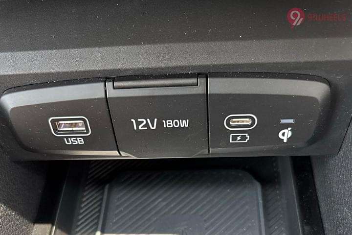 KIA Carens Clavis USB Port/Power Socket/Wireless Charging