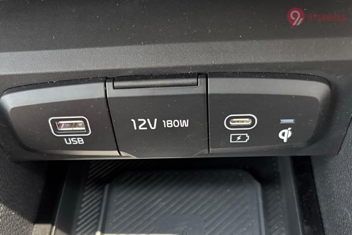 KIA Carens Clavis USB Port/Power Socket/Wireless Charging