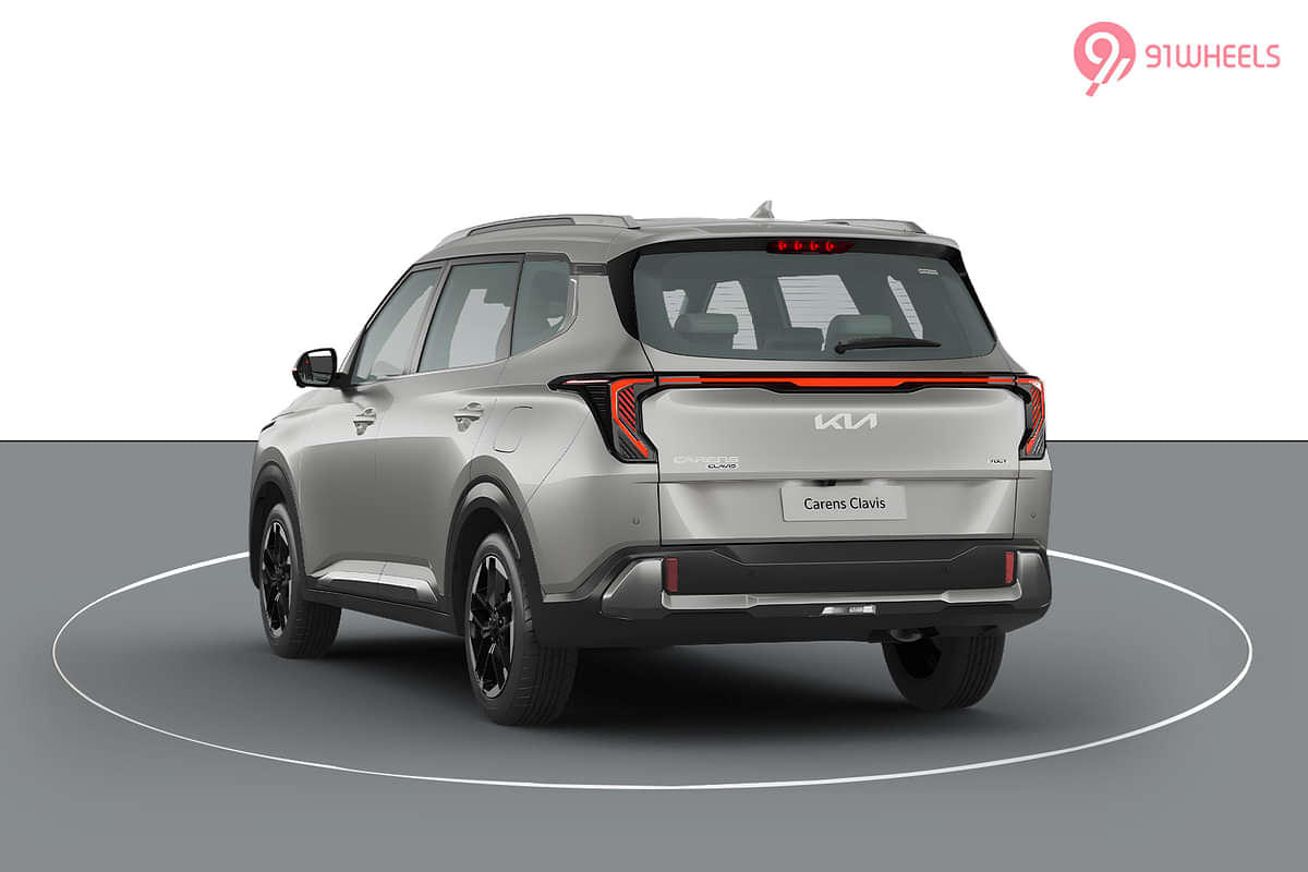 KIA Carens Clavis Left Rear Three Quarter