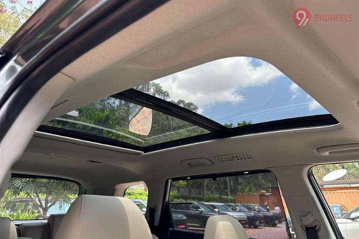 KIA Carens Clavis Cabin Roof