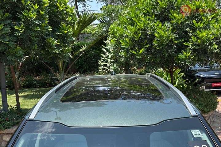 KIA Carens Clavis Car Roof