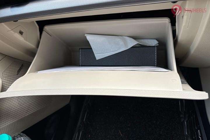 KIA Carens Clavis Glove Box