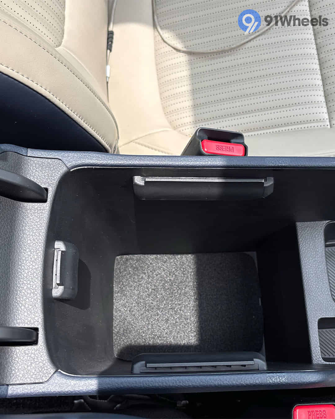 Front Centre Arm Rest Storage