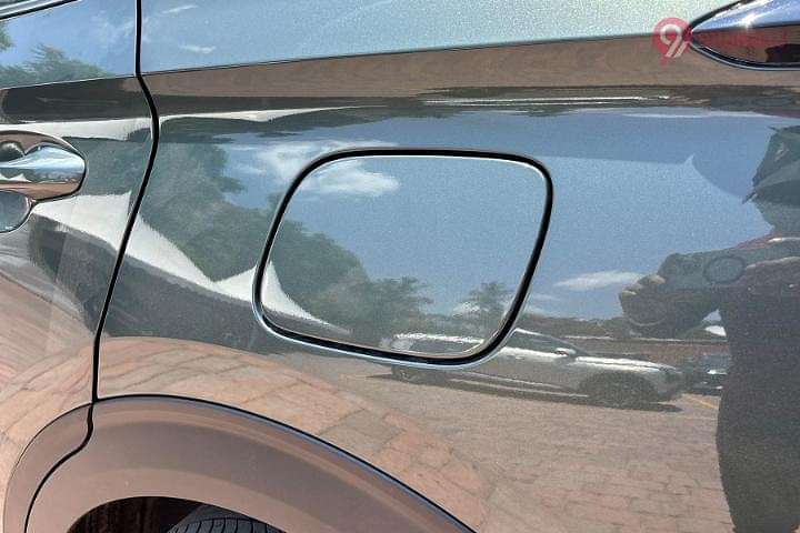 KIA Carens Clavis Closed Fuel Lid