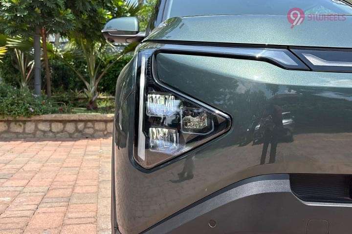 KIA Carens Clavis Headlight
