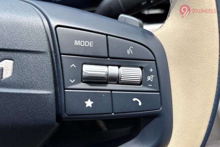 KIA Carens Clavis Right Steering Mounted Controls