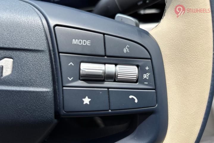 KIA Carens Clavis Right Steering Mounted Controls