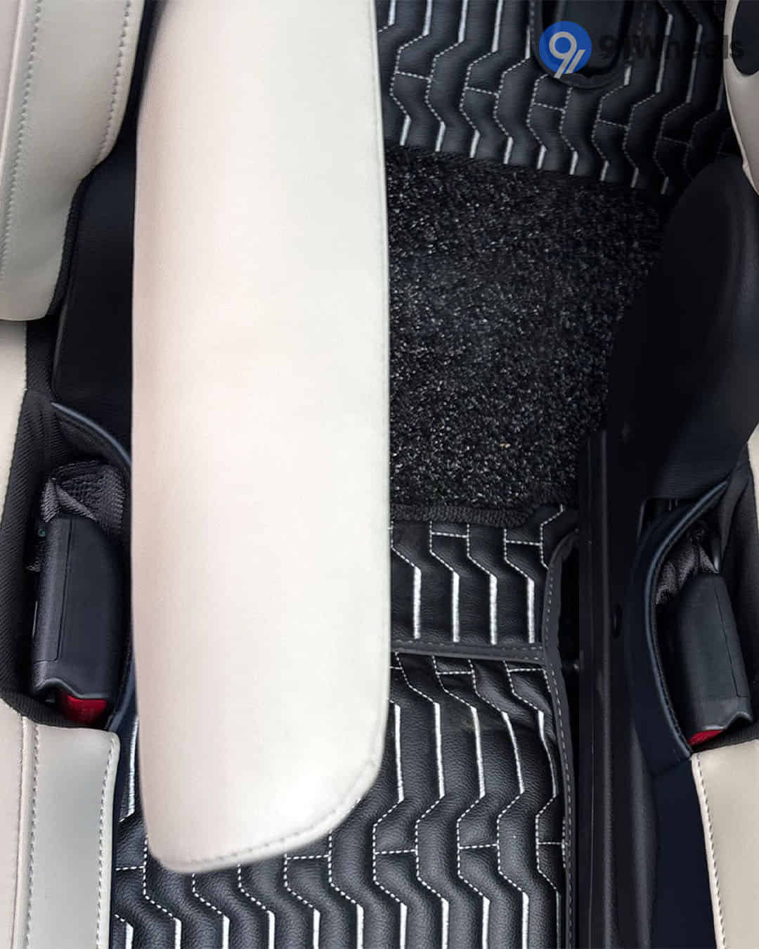 Rear Centre Arm Rest