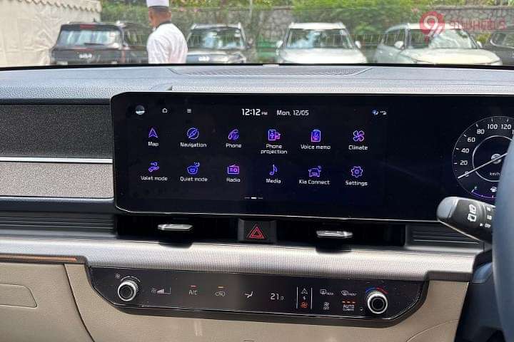 KIA Carens Clavis Infotainment System