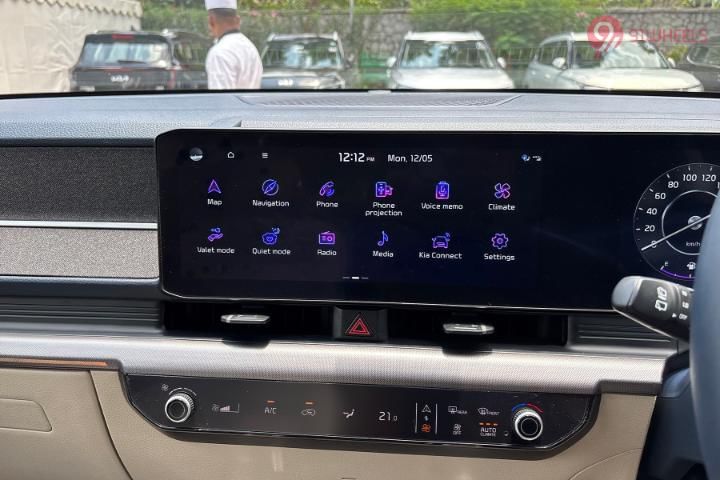 KIA Carens Clavis Infotainment System