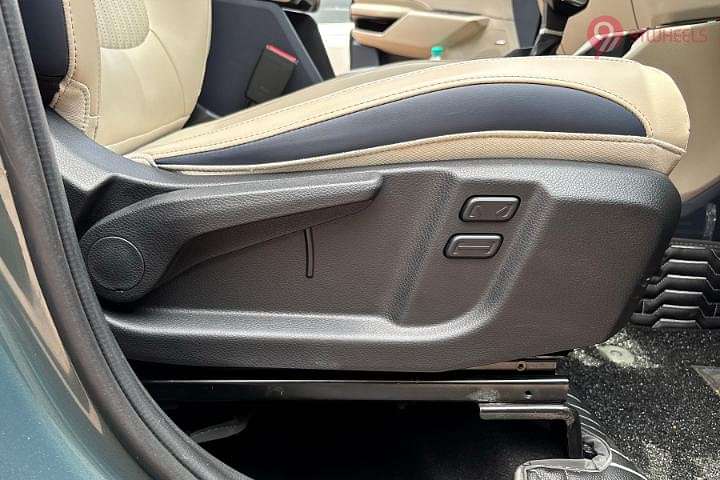 KIA Carens Clavis Seat Adjustment for Driver