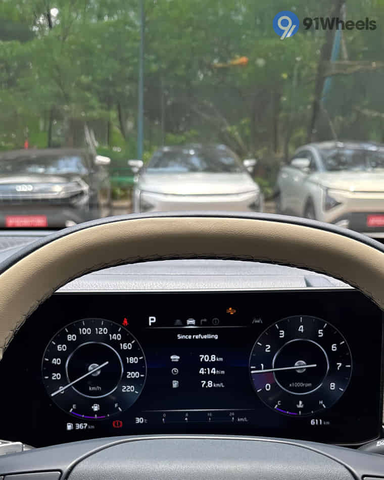 Dashboard & Front Cabin - 4