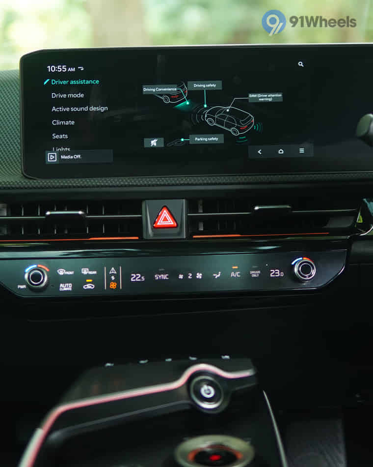 Dashboard & Front Cabin - 8