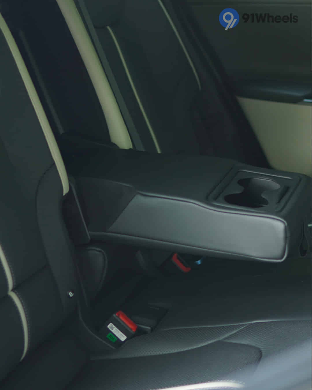 Rear Centre Arm Rest