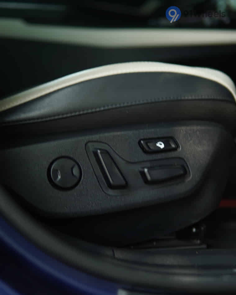 Seats & Cabin Comfort - 7