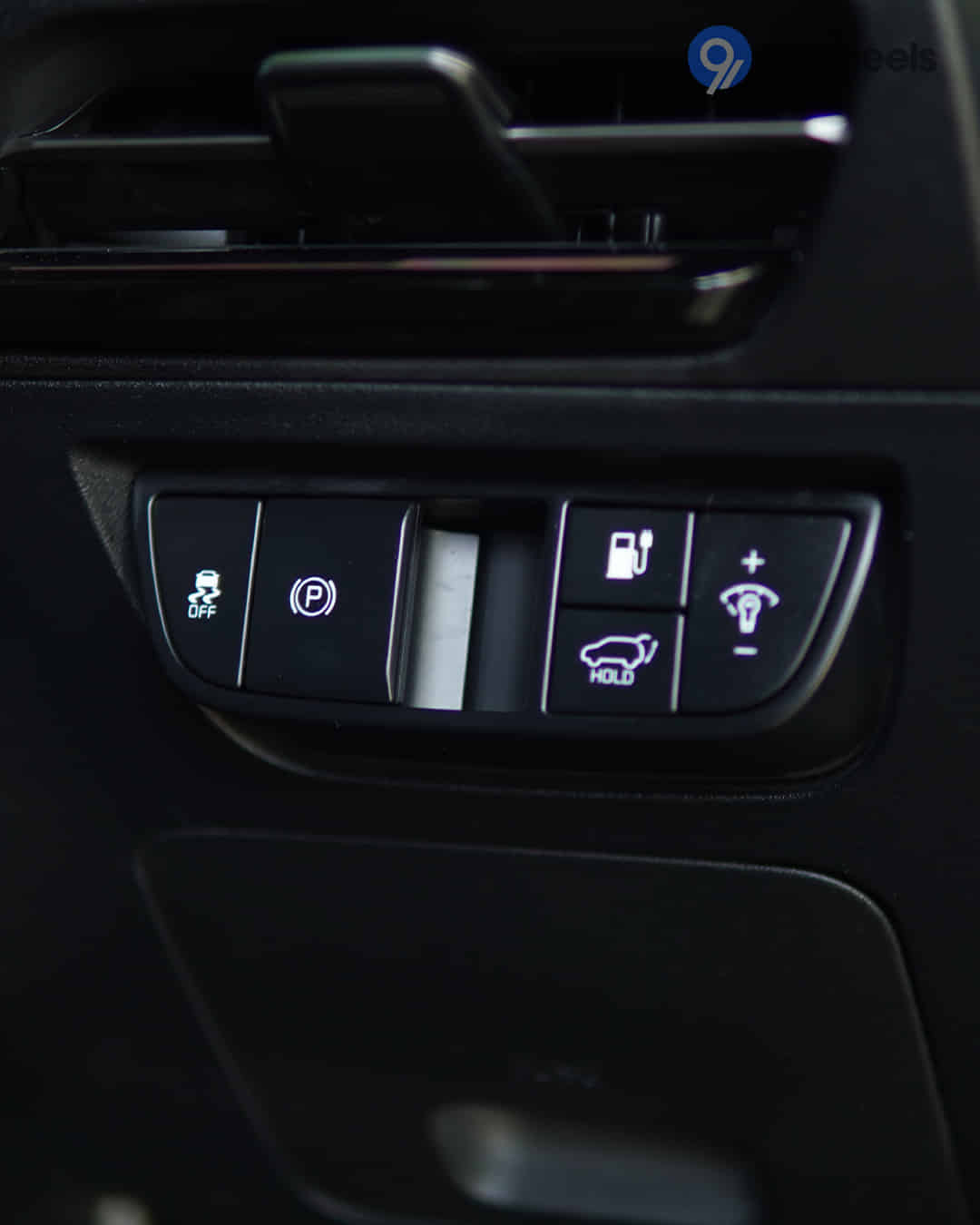 Boot Release Lever / Fuel Lid Release Lever