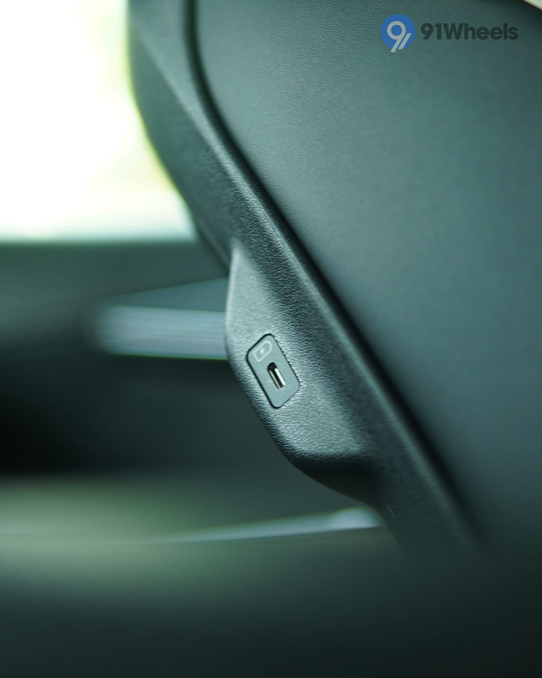 Dashboard & Front Cabin - 6