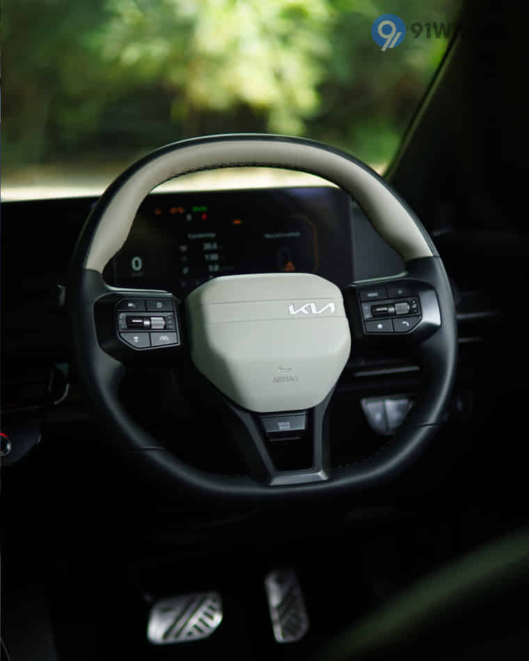 Dashboard & Front Cabin - 3