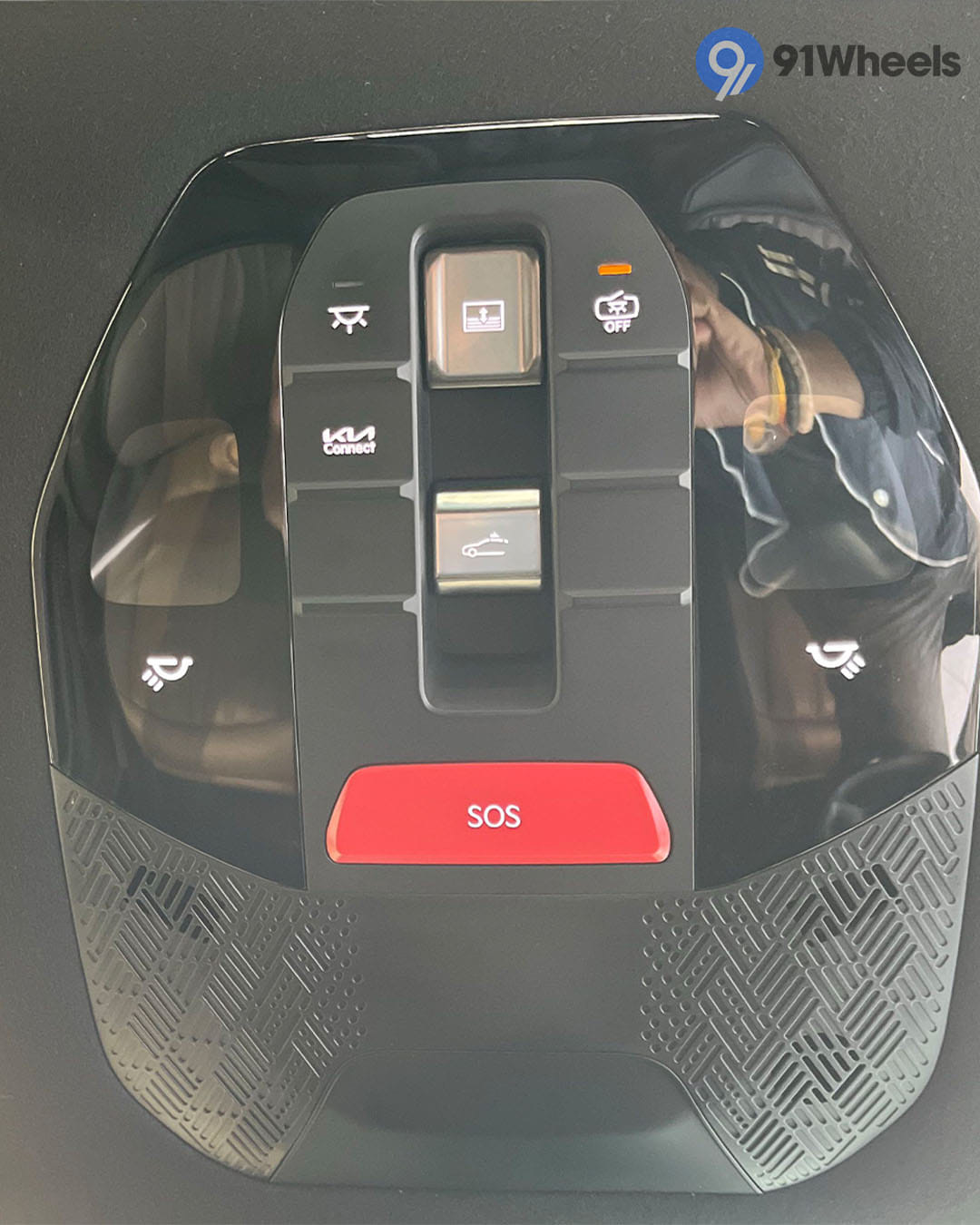 Dashboard & Front Cabin - 1