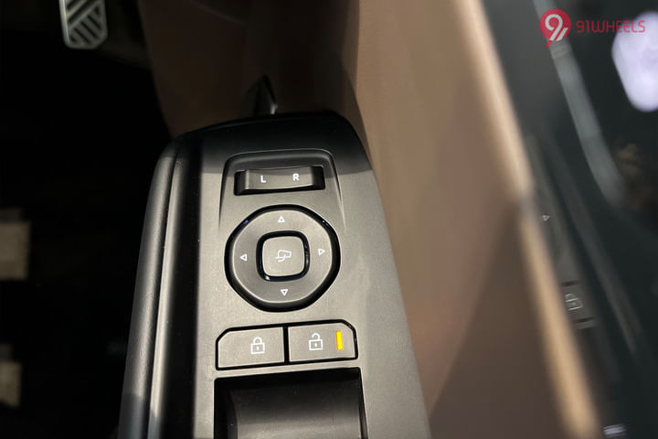 KIA EV9 Outer Rear View Mirror ORVM Controls