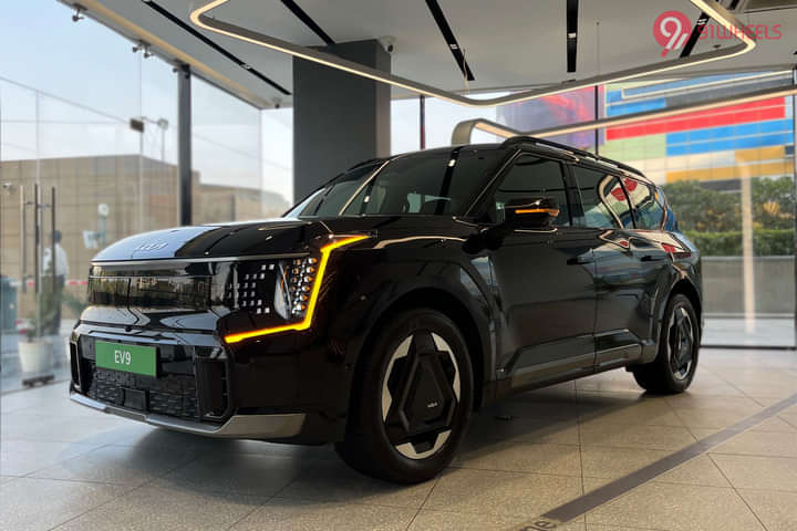 KIA EV9 Right Front Three Quarter