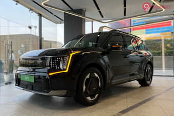 KIA EV9 Right Front Three Quarter KIA EV9 Right Front Three Quarter