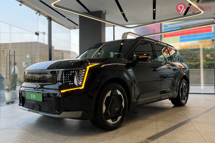 KIA EV9 Right Front Three Quarter KIA EV9 Right Front Three Quarter