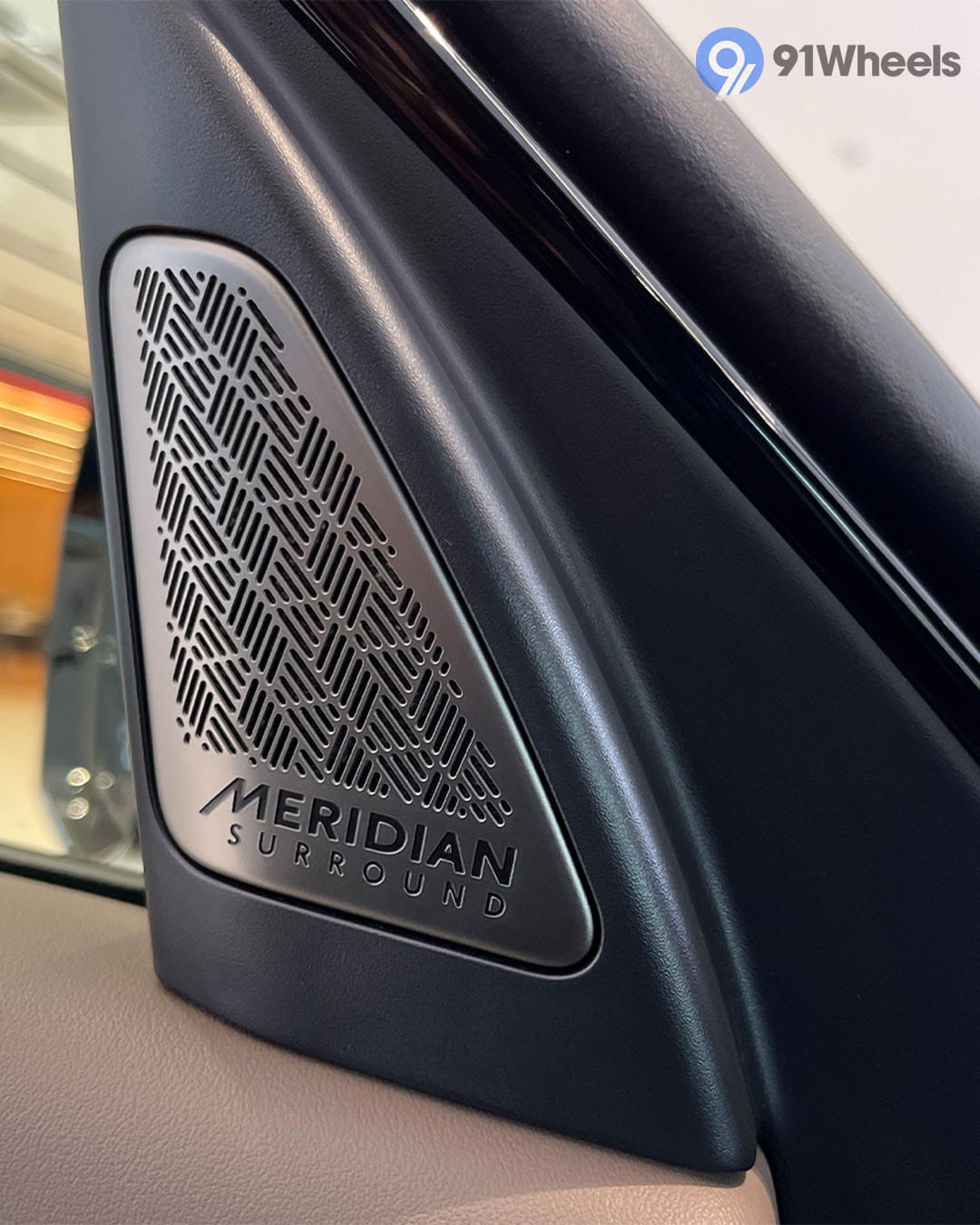 Infotainment & Charging - 4