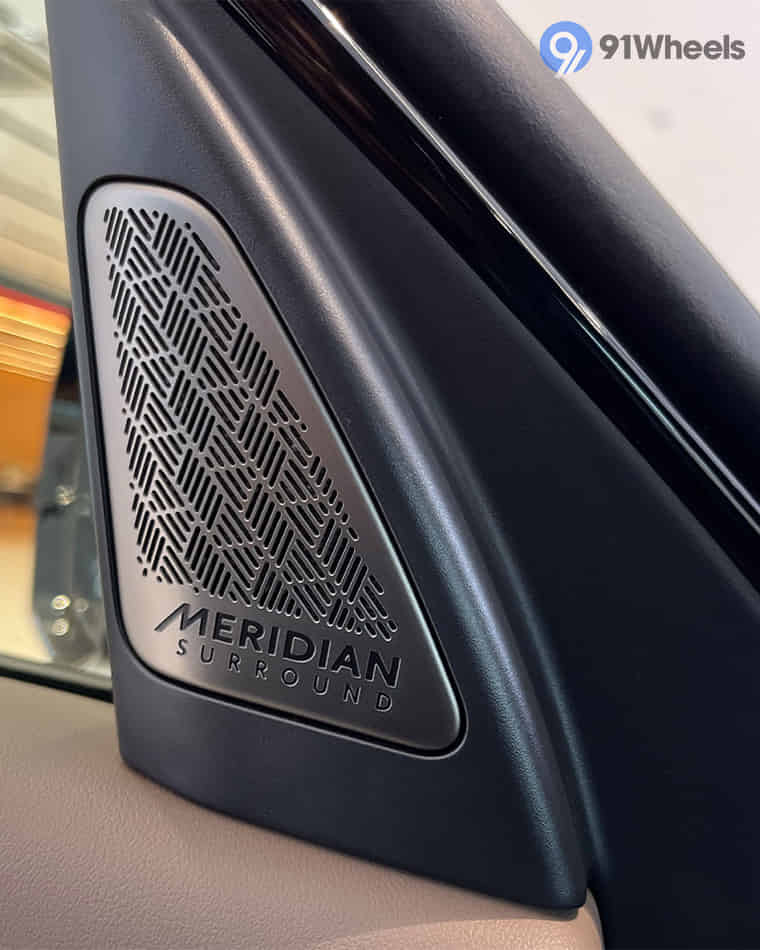 Infotainment & Charging - 4