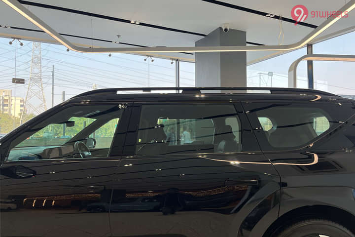 KIA EV9 Side Glass Housing