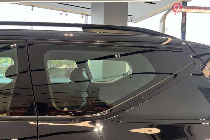 KIA EV9 Rear Quarter Glass