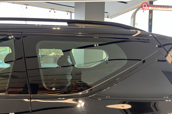 KIA EV9 Rear Quarter Glass
