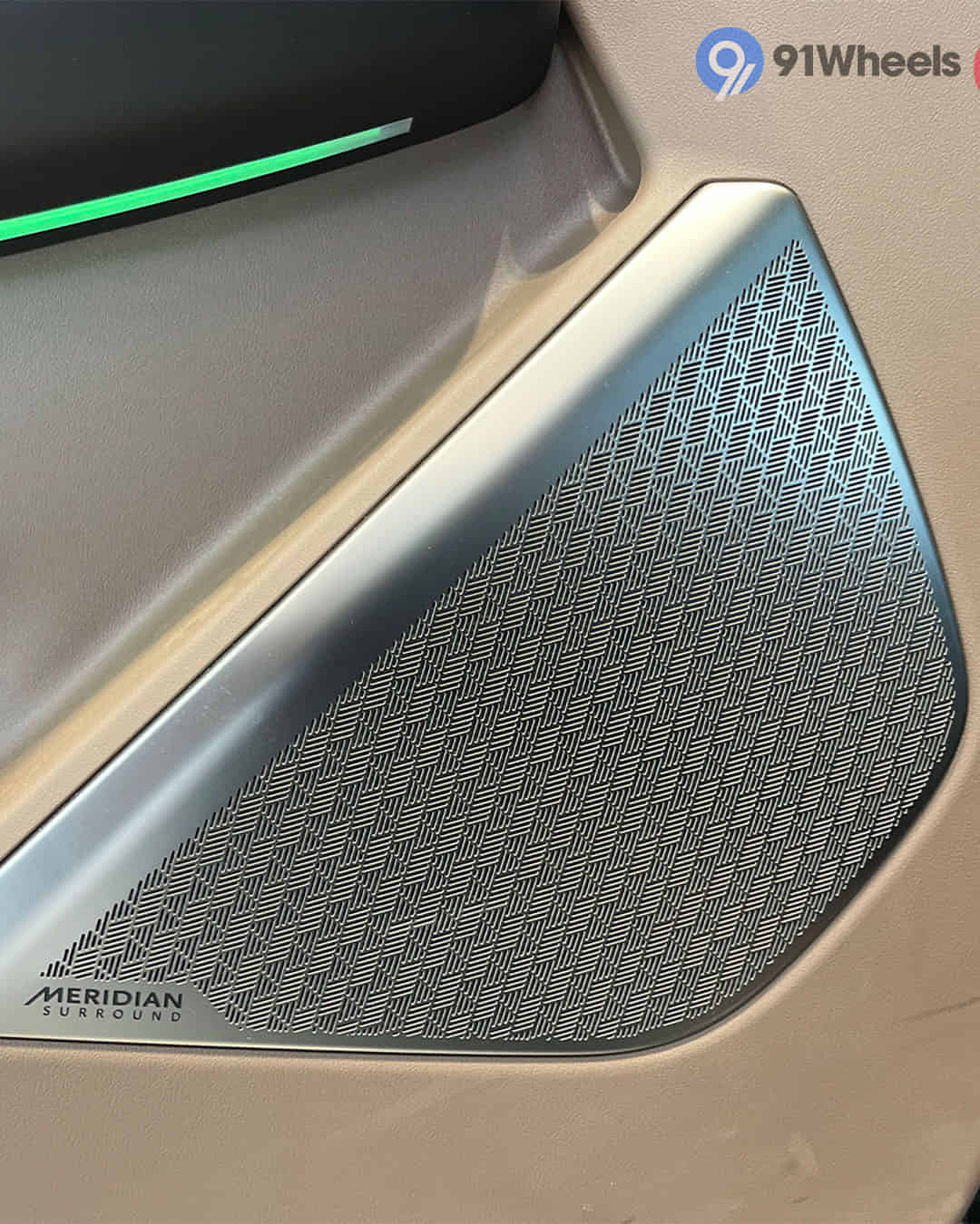 Central Dashboard Top Storage / Speaker