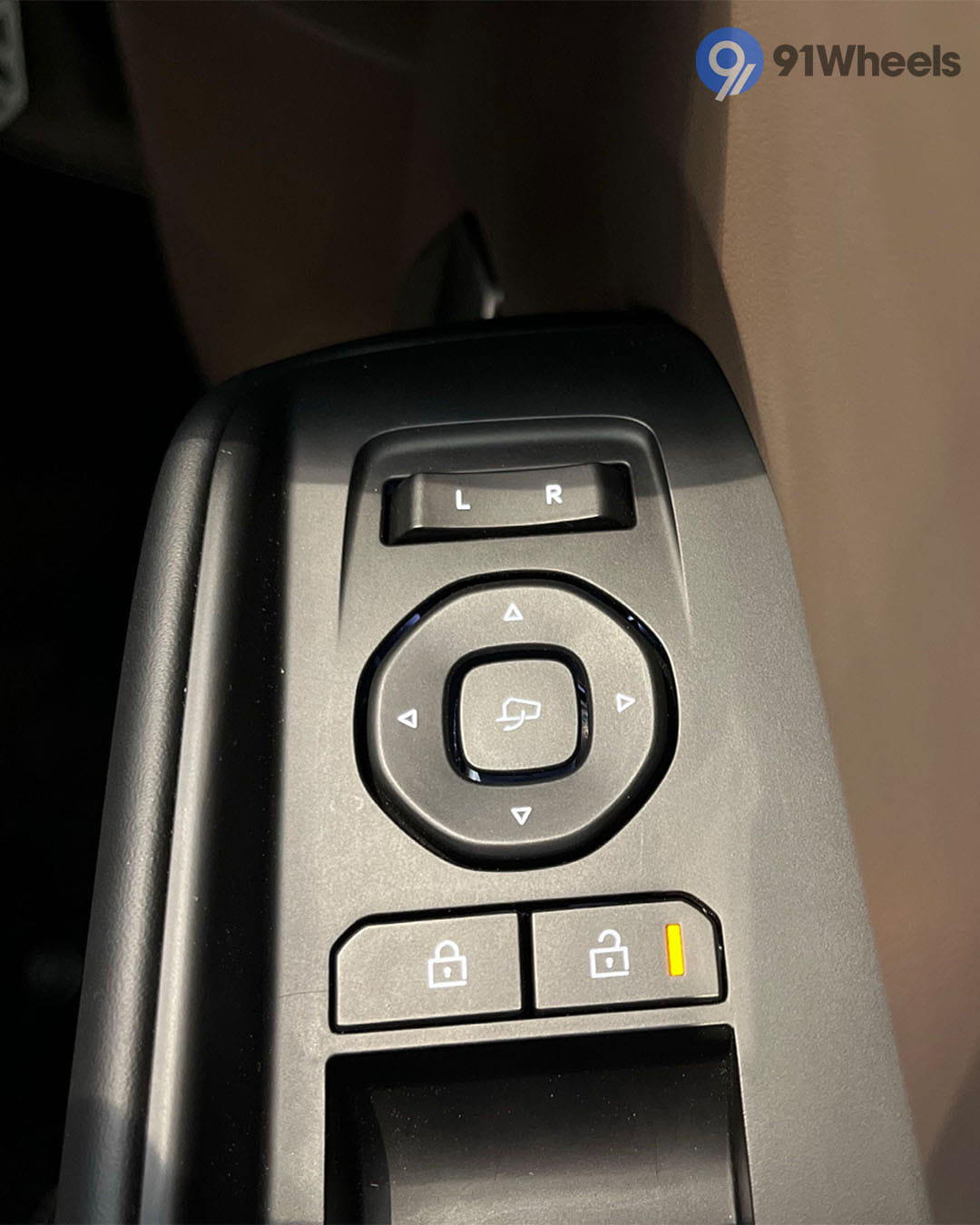 KIA EV9 Outer Rear View Mirror (ORVM) Controls
