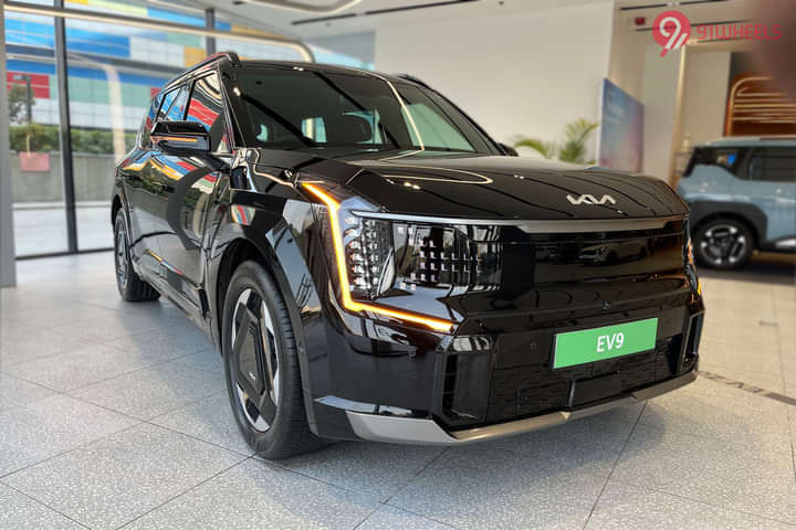 KIA EV9 Left Front Three Quarter